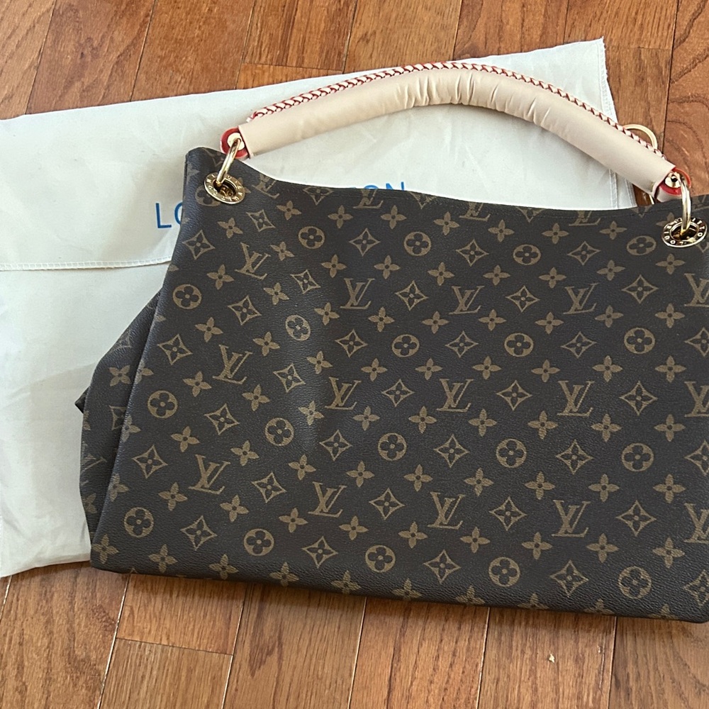Brown Monogram Women's Bag brand new perfect condition. Beautiful bag.